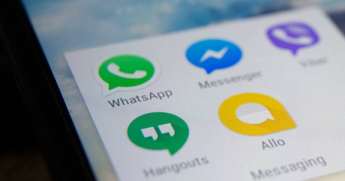Tela de celular mostrando WhatsApp + outros aplicativos